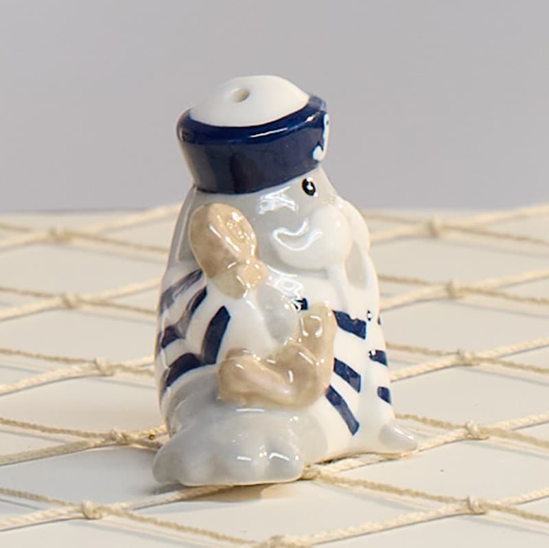 Cracker Barrel Walrus Mini Salt Shaker