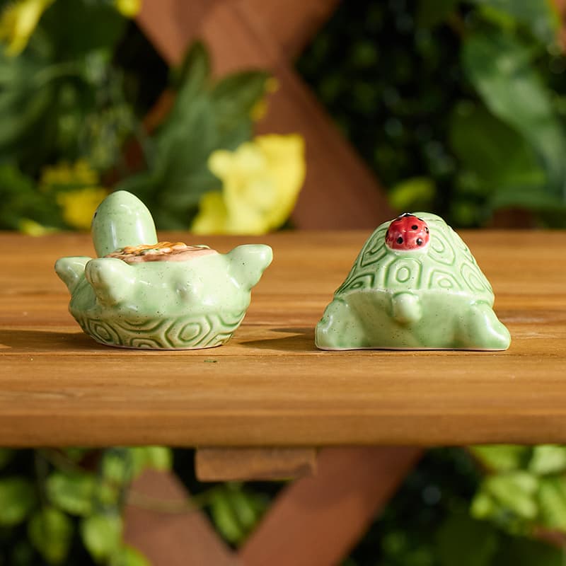 Cracker Barrel Stoneware Turtle Salt and Pepper Set