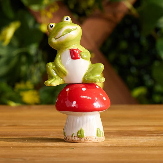 Cracker Barrel Frog on Mushroom Salt and Pepper Set