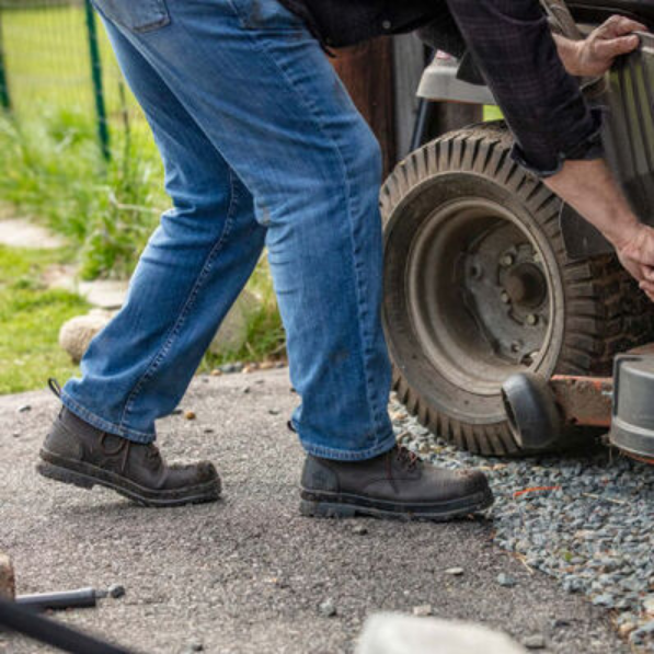 Muck Boot Company Men's Chore Farm Leather Comp Toe Chelsea Boot