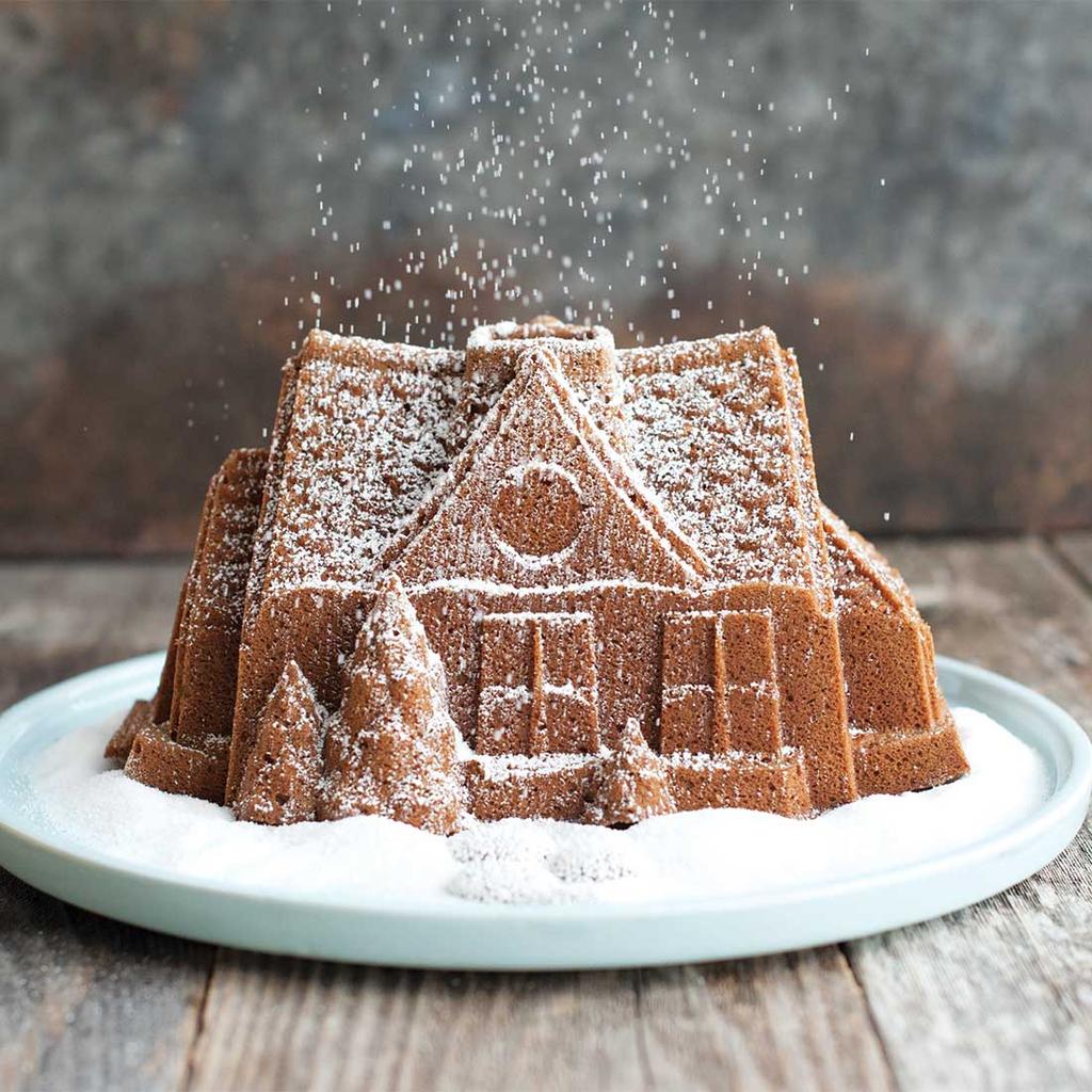 Cracker Barrel Nordic Ware Gingerbread House Bundt Pan