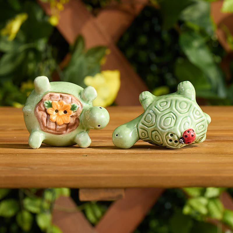 Cracker Barrel Stoneware Turtle Salt and Pepper Set